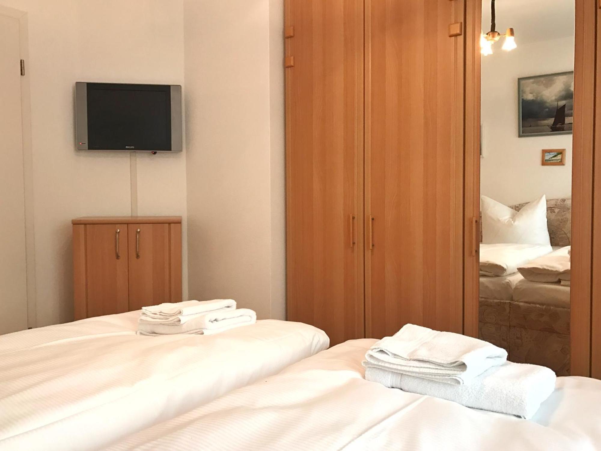 Meerblickvilla Prinz Heinrich - Ferienwohnung 4 ซาสนิทซ์ ภายนอก รูปภาพ